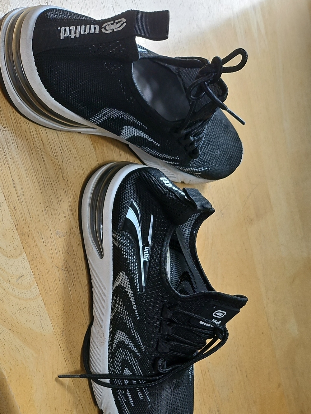 Ecko Unlimited Black and White Men's Athletic Sneakers